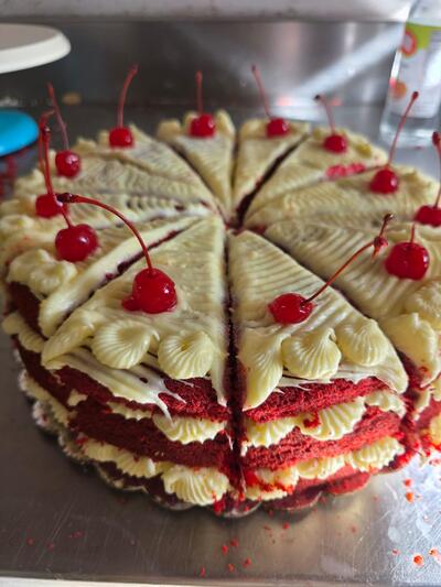 Red Velvet con cerezas